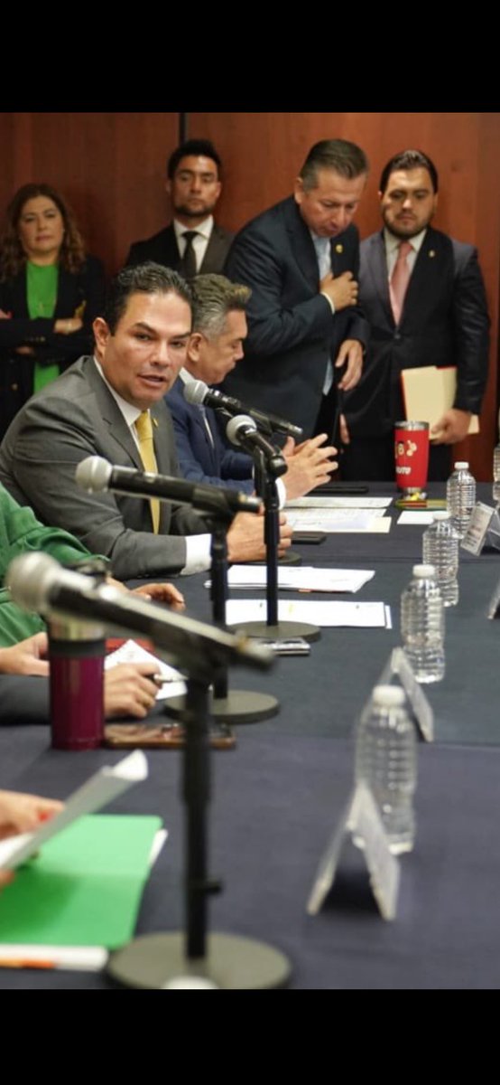 GuionValle's tweet photo. El senador mexiquense Enrique Vargas urge a la Presidenta Claudia Sheinbaum reforzar la seguridad; acusa fracaso en estrategia nacional y exige más recursos para policías locales. "La Guardia Nacional no puede sola", advierte tras recientes asesinatos en CDMX. https://t.co/HEs8BmnYqj