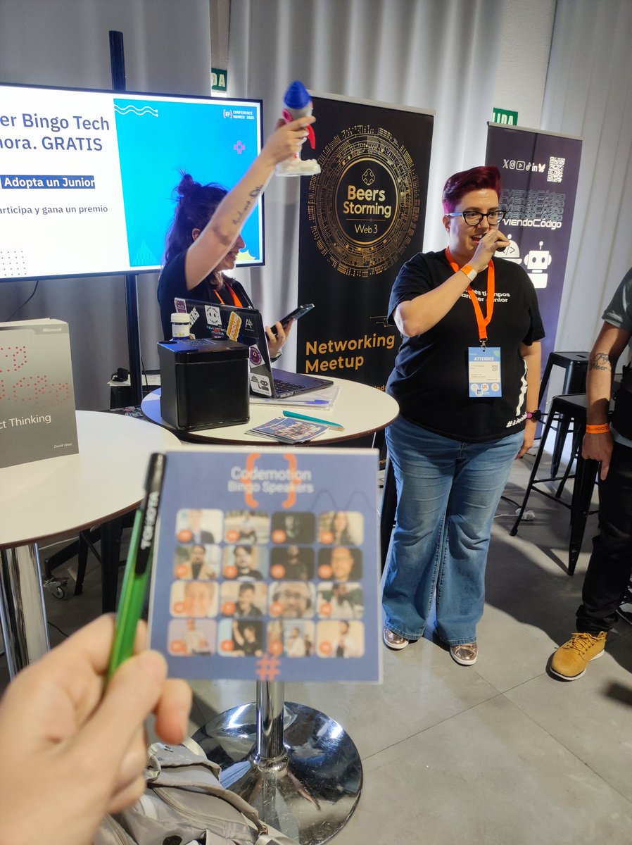 En el bingo de <a href="/AdoptaUnJunior/">AdoptaUnJunior</a> en <a href="/CodemoMadrid/">Codemotion Madrid</a> 🪅