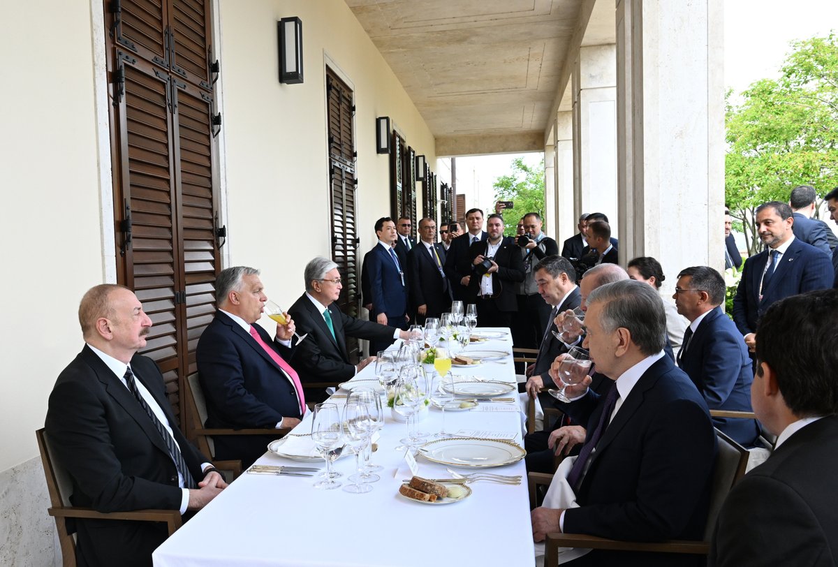 Official luncheon held in Budapest in honor of heads of state and government of Organization of Turkic States.

president.az/en/articles/vi…