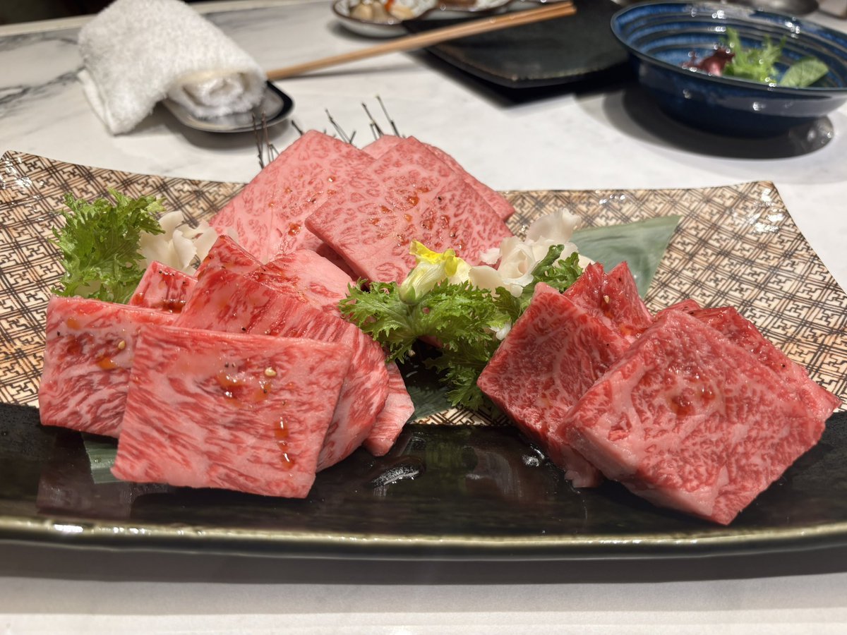 kazuFX10's tweet photo. TECHFXの皆さんと銀座で会食
CXC時代に貢献出来てた事をきっかけにご縁頂きました✨️
素敵なお土産までありがとうございます🙏
#米沢牛上杉銀座本店 https://t.co/lvVCYqs1fH