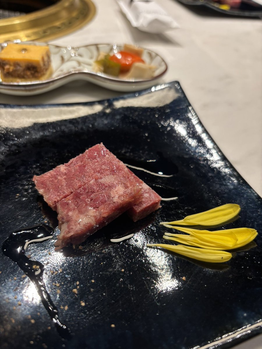 kazuFX10's tweet photo. TECHFXの皆さんと銀座で会食
CXC時代に貢献出来てた事をきっかけにご縁頂きました✨️
素敵なお土産までありがとうございます🙏
#米沢牛上杉銀座本店 https://t.co/lvVCYqs1fH