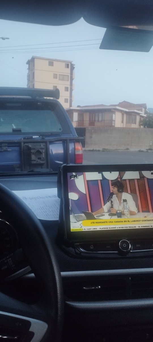 Libertad_M's tweet photo. #fmluzu para motivar a Lau ... En Bolivia en fila para cargar gasolina... Vivir en Bolivia no recomiendo https://t.co/b5MlJLBPLv