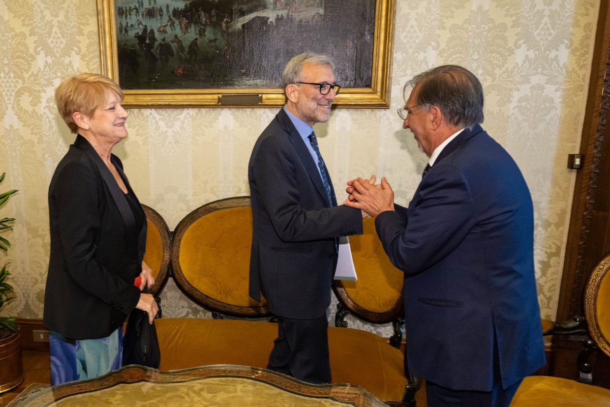 Ignazio_LaRussa's tweet photo. Oggi a Palazzo Madama ho ricevuto Rita Bernardini e Roberto Giachetti. Un incontro utile e sentito per discutere dell’emergenza carceraria, che da decenni colpisce la nostra Nazione. Chi sbaglia deve sempre pagare, ma in condizioni di piena civiltà. https://t.co/v0NYLNP9uj