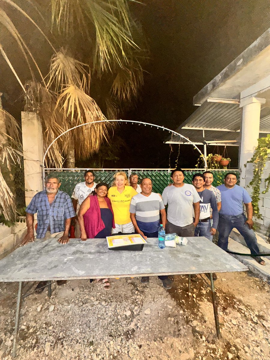 TeranIngrid's tweet photo. Maravillosa jornada de campaña en Ucú, Yucatán.
Platicamos con personas increíbles, compartimos inquietudes y nos llenamos de esperanza rumbo a las próximas elecciones. Coincidimos en el anhelo de un poder judicial más humano, sin privilegios ni formalismos.
Repasamos la boleta, sonreímos juntos y soñamos en colectivo.
Hoy aprendí tanto: a dar sin esperar, a creer con fuerza, a construir con el corazón.
Gracias, gracias, gracias.
#Ucú #Yucatán #votaplanillaamarilla08 #juzgaatusjueces #EleccionesJudiciales
