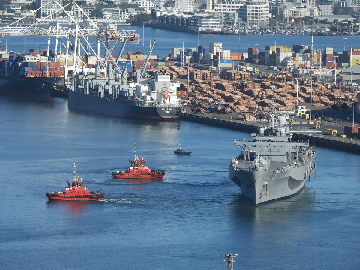 USS Blue Ridge (LCC 19) Blue Ridge-class amphibious command ship ...