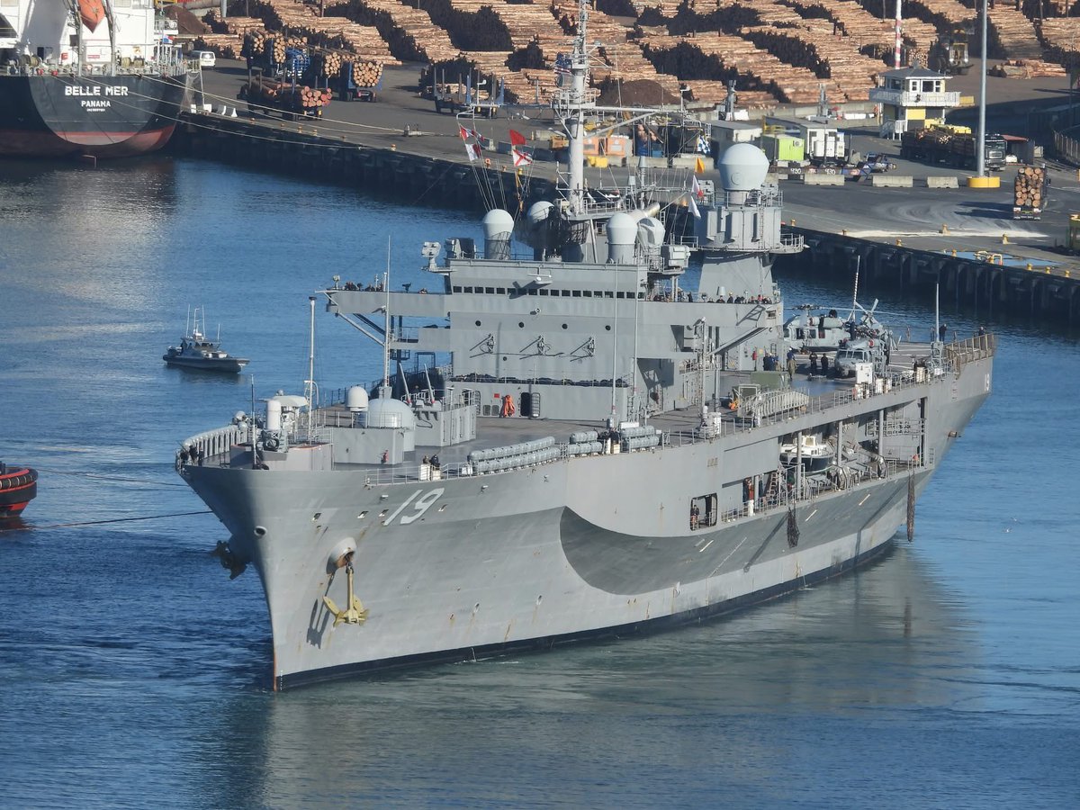 USS Blue Ridge (LCC 19) Blue Ridge-class amphibious command ship ...