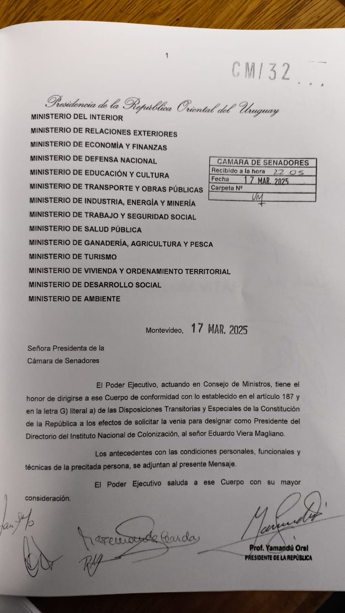 gbianchi404's tweet photo. El Poder Ejecutivo le ocultó información al Parlamento. Aquí, en la propuesta de venia para su designación, no figura que el señor Viera Magliano tiene la calidad de Colono; se votó una venia sin datos relevantes para el ejercicio de la función. Son ustedes los que le mienten al Parlamento y la ciudadanía, nosotros no.