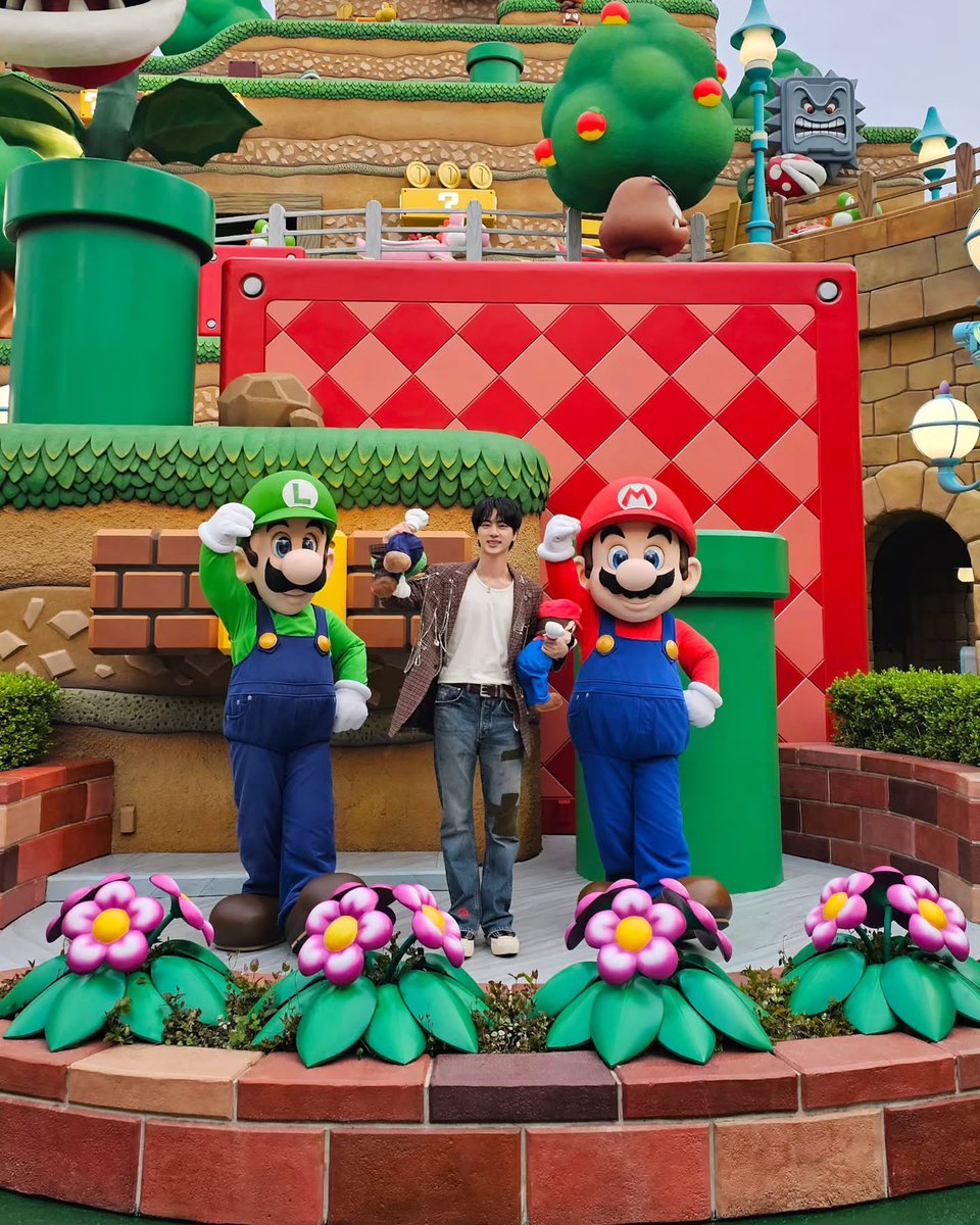 seokjinfile's tweet photo. JIN AT MARIO BROTHERS WORLD https://t.co/4kSNB0MTp8