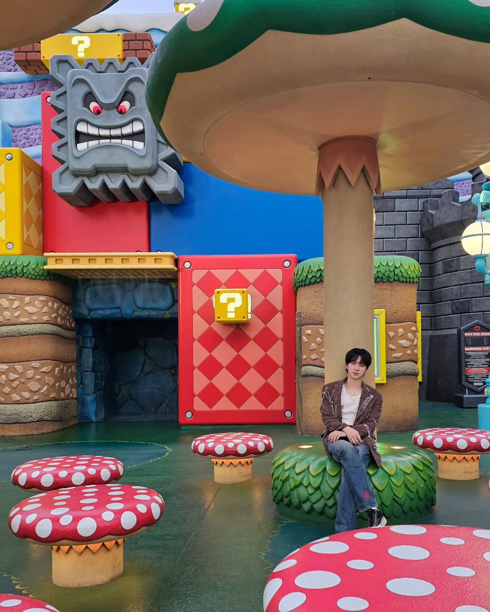 seokjinfile's tweet photo. JIN AT MARIO BROTHERS WORLD https://t.co/4kSNB0MTp8