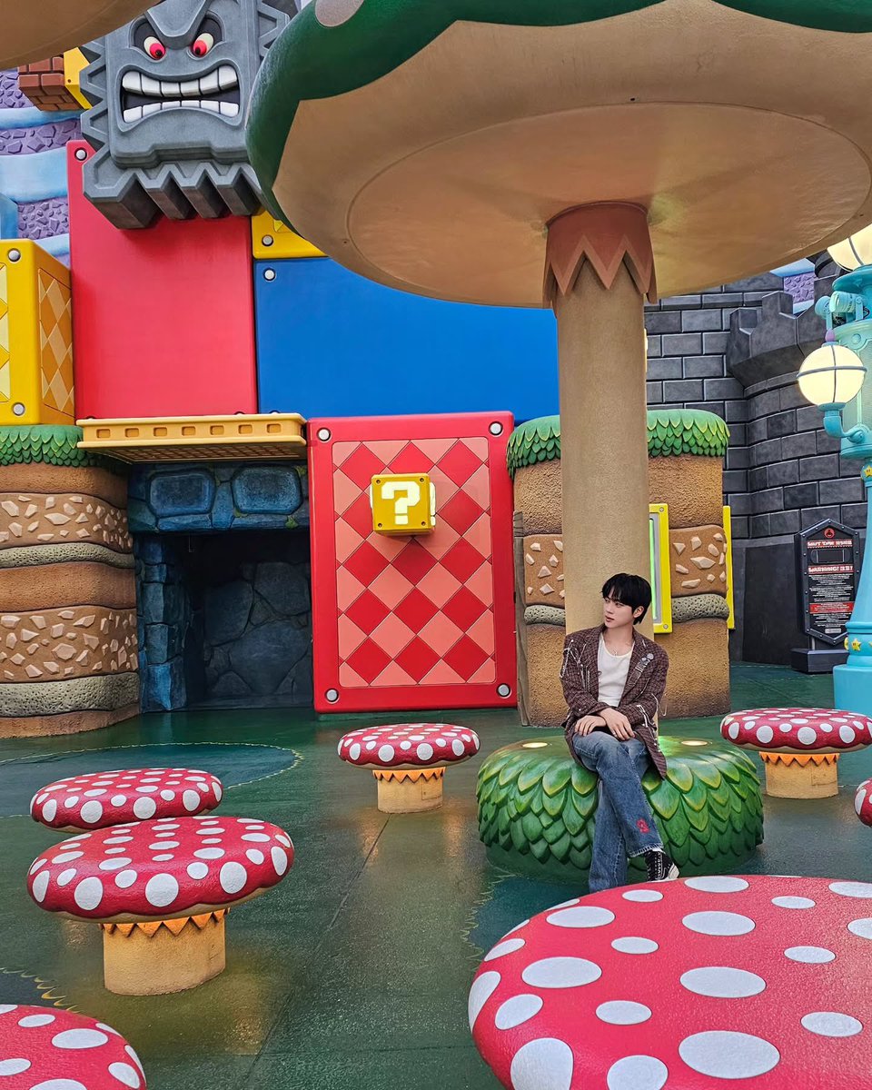 seokjinfile's tweet photo. JIN AT MARIO BROTHERS WORLD https://t.co/4kSNB0MTp8