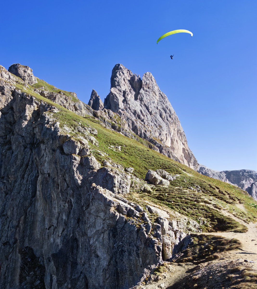 How do you get best views of the Dolomites? 🏔️ Forget the drone. 👉 Strap yourself to a stranger with a parachute and run off the edge of a cliff. Up here, the wind does the filming. 😉