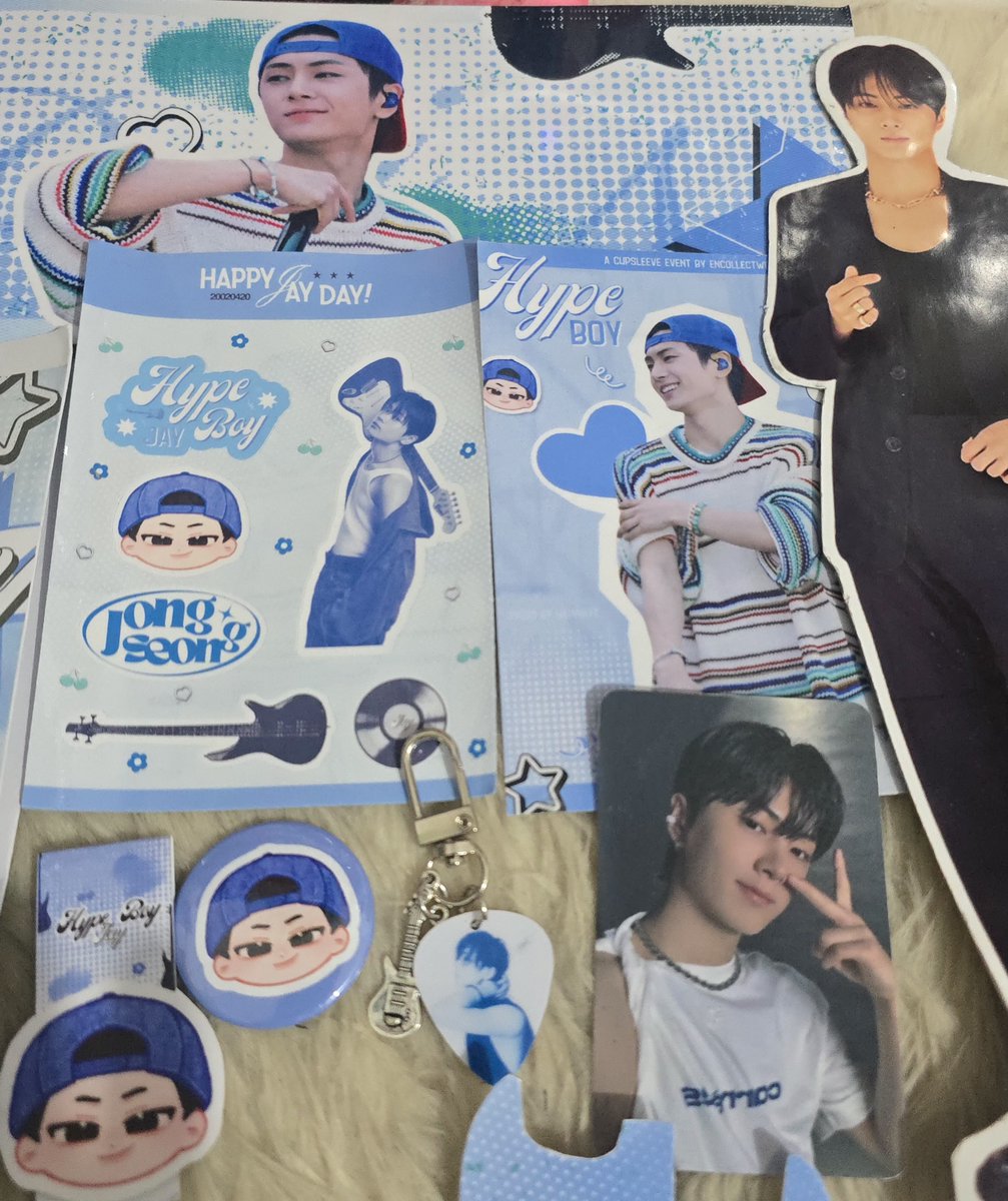 FridayLabsYou's tweet photo. 📨 #fridayhappymailz
💌 @ENcollectwithus
My Jay Hype Boy kit arrived safely. Thanks for packing it well. Love the inclusions. And sa additional po na desk standee ni Jay 🥰.
More CSE to come 💓
#ENCollectproofs https://t.co/thCxOGvfV1