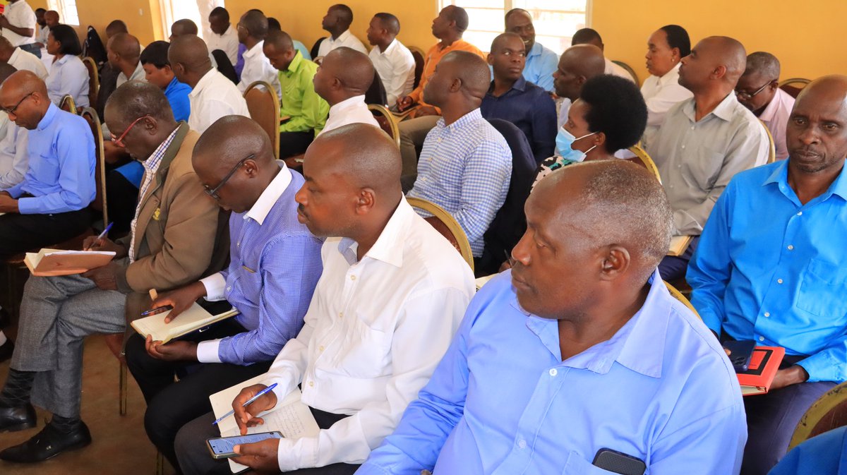 Kirehe District (@kirehedistrict) on Twitter photo Mu Karere hari kubera umwiherero w'uburezi,ufite insanganyamatsiko igira iti:"Ishuri riyobowe neza, inkingi y'uburezi bufite ireme" watangijwe ku mugaragaro n'umuyobozi w'Akarere wungirije ushinzwe imibereho myiza <a href="/JanviereMukand4/">Janviere Mukandayisenga</a> bareba ishyirwa mu bikorwa ry'imihigo y'amashuri Mu Karere hari kubera umwiherero w'uburezi,ufite insanganyamatsiko igira iti:"Ishuri riyobowe neza, inkingi y'uburezi bufite ireme" watangijwe ku mugaragaro n'umuyobozi w'Akarere wungirije ushinzwe imibereho myiza <a href="/JanviereMukand4/">Janviere Mukandayisenga</a> bareba ishyirwa mu bikorwa ry'imihigo y'amashuri