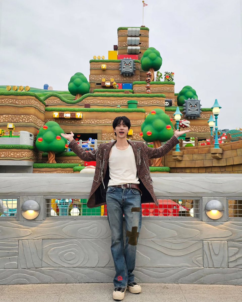 seokjinfile's tweet photo. SUPER NINTENDO WORLD 🌳 https://t.co/ihPsiaEe5j