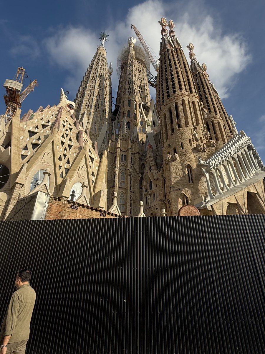BadToxic's tweet photo. Some pictures with the #SagradaFamília in #Barcelona, #Spain.
#selfie #selfy #selfies #couple #SagradaFamilia #church #Kirche #Bauwerk #pointOfInterest #Sehenswürdigkeit #vacation #Urlaub @umiizza https://t.co/NZAPK1kaRD