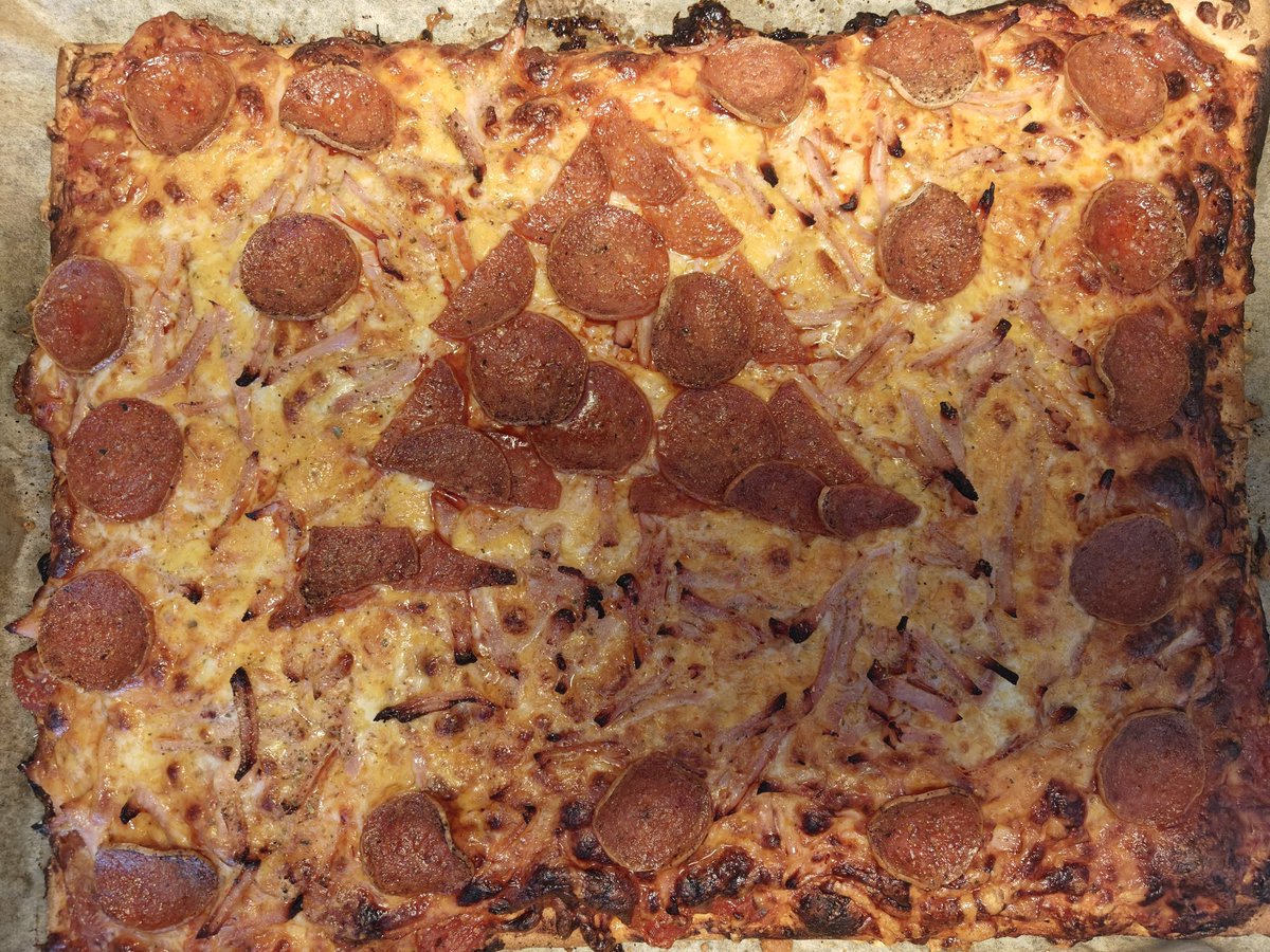 Nevikuran's tweet photo. @AryzeOfficial So sad i won't be joining the event tomorrow, but made a pizza at home 🍕 (wasn't as easy as expected 😂) Here's a before and after pic.

How about some stablecoin pizza 🍕? @yourfriendSOMMI https://t.co/oqAgRquoae