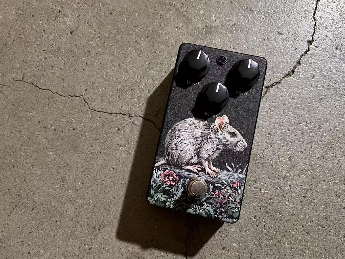 ninevoltjpn's tweet photo. 🌟 新商品情報 🌟
あのクラシックディストーション特有のサウンド特性を持ちながら、より鋭く突き抜けるようなスピード感のあるサウンド《 D-Sound / Rat 》!🐁
▼詳細はこちら👀
https://t.co/0xpi9hYf5I
#dsound #エフェクター #ディストーション https://t.co/JNSoNxz5OY