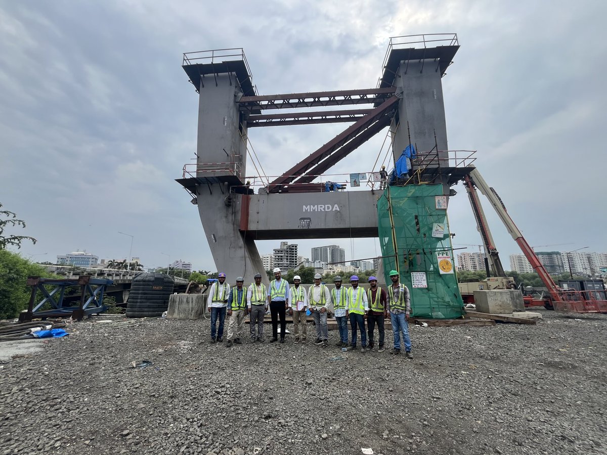 Visited ⁦<a href="/MMRDAOfficial/">MMRDA</a>⁩ ongoing bridge construction site. Interacted with GC-MMRDA, site in-charge and workers engaged in different trades.