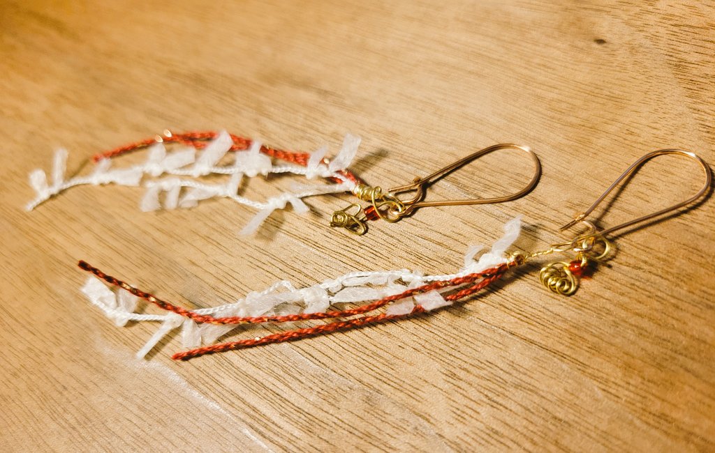 #ジャンケンピアス
#ジャンケンチャーム

#ピアス
#チャーム
どちらでもご使用可能です！

またトップ部分は他のものへ付替えも可能な形にしているのでお好みのものへプラス付などアレンジも出来ます。

#ワイヤーアート
#wireart