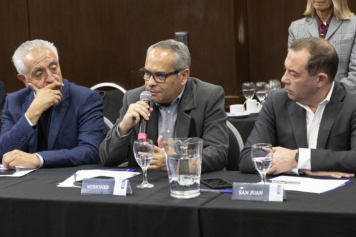 antunezproeza's tweet photo. ▶️Nueva reunión del COFESA, participé en representación del Ministro Héctor González. 
✅Entre los temas abordados estuvieron el fortalecimiento de la alimentación saludable y se analizaron los avances de la estrategia de vacunación focalizada contra el sarampión. @SaludMisiones https://t.co/OJmEFWBeOA