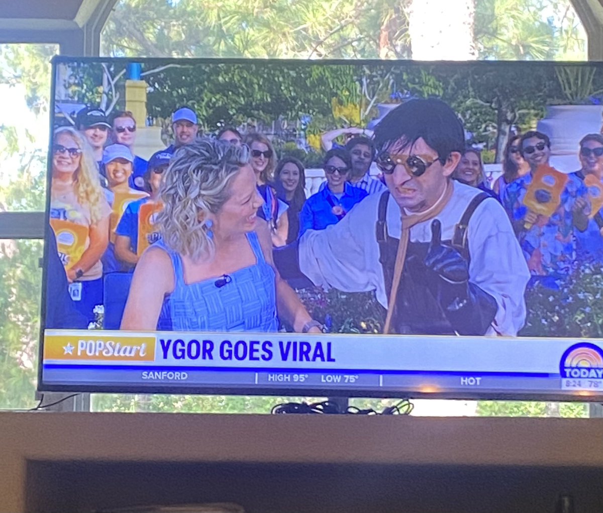 MissFangirl626's tweet photo. WE WON GANG, YGOR IS ON THE NEWS! https://t.co/CCNKZLrqLw
