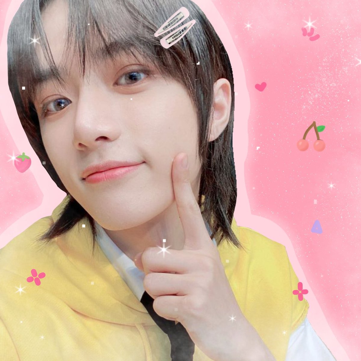S0NG_0FTHESTARS's tweet photo. ℘ink hαirclip 👚🌟 

"mau nyium kaka cantik dong"                   "iihh"

#MOAsd #MOASelcaDay #TXT https://t.co/rGvurRijX4