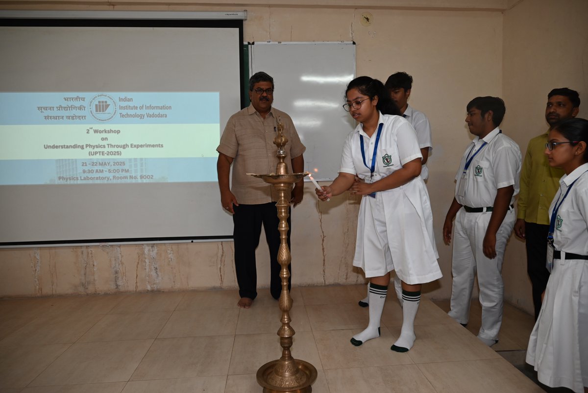 IIITVadodarasm's tweet photo. 🔬 UPTE-2025 — a 2-day hands-on physics workshop — was inaugurated today by Prof. Dharmendra Singh, Director.
Students from schools across Gandhinagar are exploring physics through live demos & interactive labs!
#UPTE2025 #PhysicsWorkshop #STEM #Gandhinagar https://t.co/qR3kjQ1Qa9