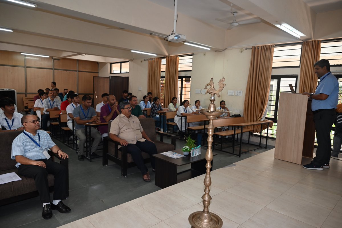 IIITVadodarasm's tweet photo. 🔬 UPTE-2025 — a 2-day hands-on physics workshop — was inaugurated today by Prof. Dharmendra Singh, Director.
Students from schools across Gandhinagar are exploring physics through live demos & interactive labs!
#UPTE2025 #PhysicsWorkshop #STEM #Gandhinagar https://t.co/qR3kjQ1Qa9