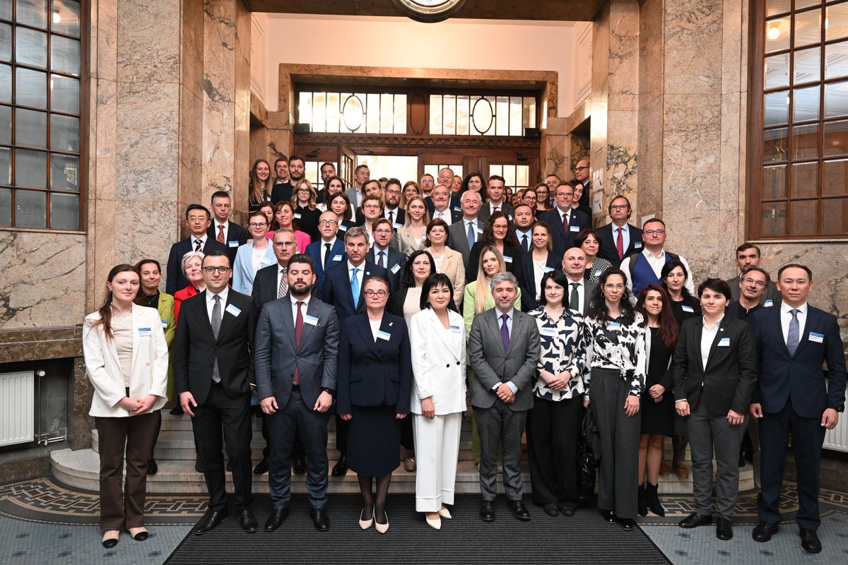 🇦🇱🌿 Kënaqësi të merrja pjesë në Konsultimin Informal të <a href="/FAO/">Food and Agriculture Organization</a> për Evropën dhe Azinë Qendrore, si përgatitje për Konferencën Rajonale të 35-të.

👉 Diskutuam për sfidat rajonale, prioritetet 2026–2027, rolin e komisioneve teknike dhe transformimin e sistemeve agro-ushqimore.