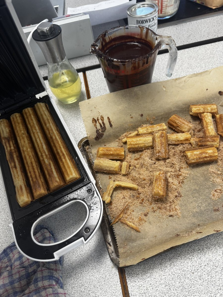 There baccckk .. churro mania with Year 9!! This cinnamon sugar chocolate goodness… the samples went down well!! #churros #nottingham  #year9 #foodteacher