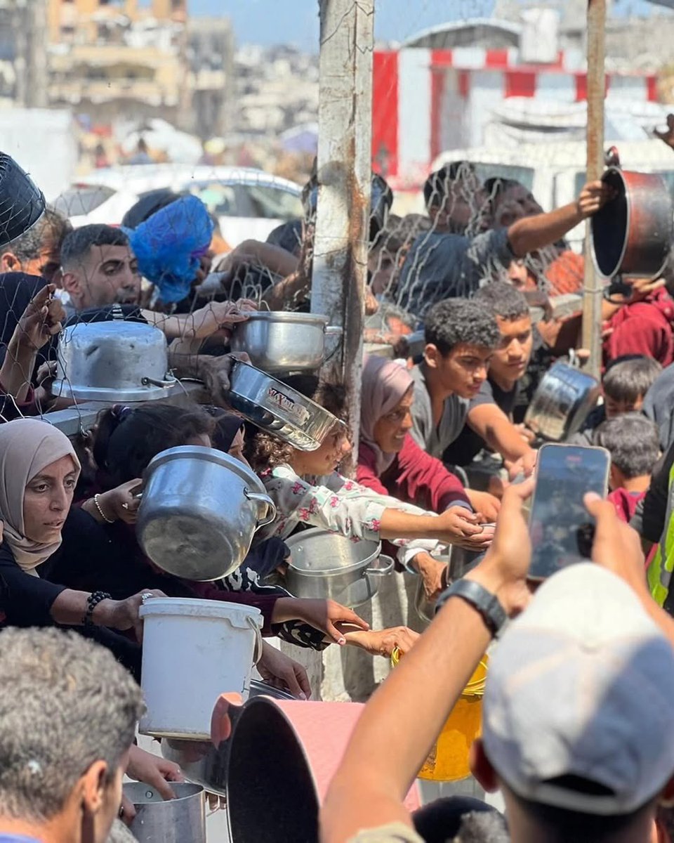 Danielsalcan_'s tweet image. Luego de bombardear por semanas a los palestinos, Israel ahora usa la inhumana estrategia de impedir el ingreso de ayuda humanitaria. En las próximas 48 horas podrían morir más de 14.000 niños por falta de medicamentos y comida. El mayor genocidio de la historia de la humanidad.