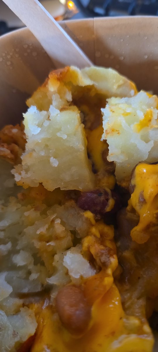 jlw182's tweet photo. @Wendys disappointed by my potato from Southend, it's raw in the middle hard to tell from the photo but it's not good :( https://t.co/oD7eNrLTbG