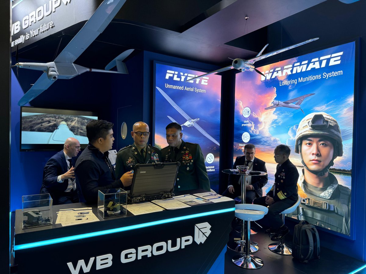 WBGroup_PL's tweet photo. W Chibie rozpoczęły się targi @DSEI_Japan_EN. @WBGroup_PL pojawiła się w Japonii ze swoimi zaawansowanymi rozwiązaniami. Nasze stoisko odwiedził Gen Nakatani, minister obrony Japonii oraz liczne delegacje m in. z 🇯🇵, 🇹🇭, 🇱🇻, 🇰🇷 i 🇫🇷.
#Warmate #FlyEye #ZMU05N #AMSTA #FT5 https://t.co/vwAyMRh9qh