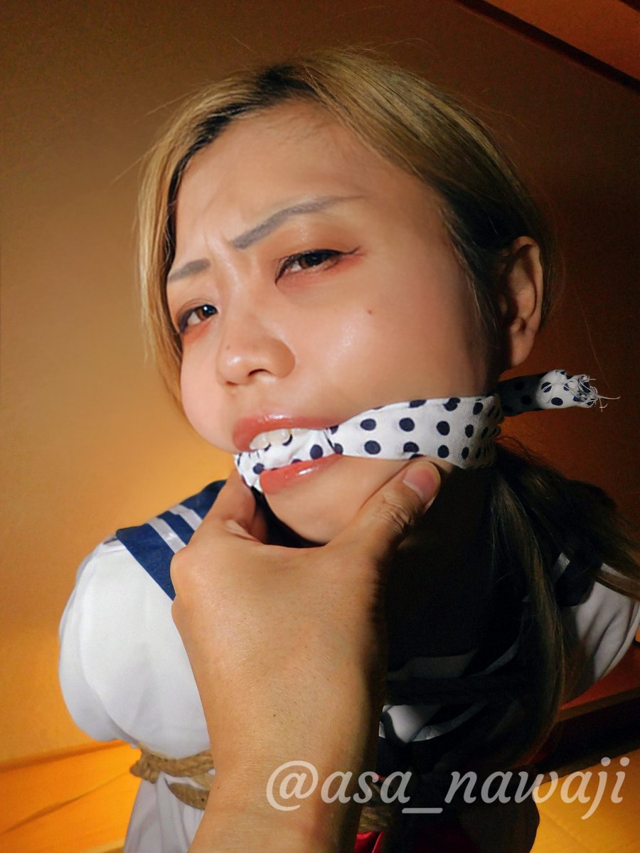 asa_nawaji's tweet photo. 【お仕置き部屋】セーラー服編⑥

あごクイ

model:ひな乃さん @kikyo_purpleM
shibari＆photo:@asa_nawaji

犯人を睨むような表情が最高でした！ https://t.co/SZmZmFR9Bf