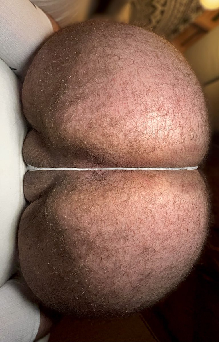 fuckkk I love how this thong BARELY covers my hairy pussy 🥴🥵
