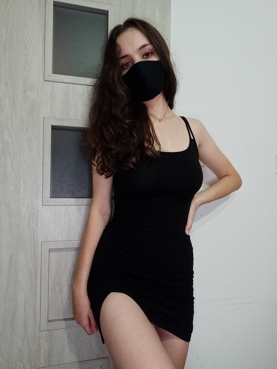 mskittyxox's tweet photo. Do I look good in black? 🖤
#brunette #petite #dress #blackdress https://t.co/ZzQlbwU33Y