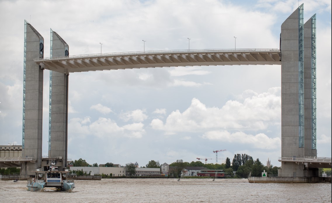 TBM - Transports Bordeaux Métropole (@info_tbm) on Twitter photo Le 26/05 de 6h19 à 7h42 et de 18h34 à 20h27 : Double levée du <a href="/PontChaban/">Pont Chaban Delmas</a>
Déviations prévues sur #TBMBus7, #TBMBus25, #TBMBus27 et #TBMBus53.
🚴 La team #LeVélo >> passez par le Pont de Pierre.
Infos ici : infotbm.com/perturbations Le 26/05 de 6h19 à 7h42 et de 18h34 à 20h27 : Double levée du <a href="/PontChaban/">Pont Chaban Delmas</a>
Déviations prévues sur #TBMBus7, #TBMBus25, #TBMBus27 et #TBMBus53.
🚴 La team #LeVélo >> passez par le Pont de Pierre.
Infos ici : infotbm.com/perturbations