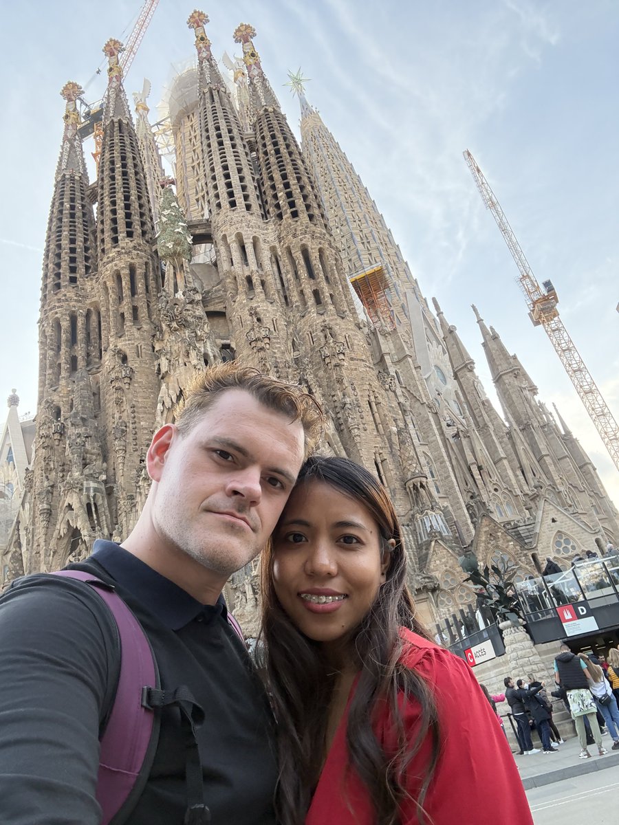 BadToxic's tweet photo. More pictures with the #SagradaFamília in #Barcelona, #Spain.
#selfie #selfy #selfies #couple #SagradaFamilia #church #Kirche #Bauwerk #pointOfInterest #Sehenswürdigkeit #vacation #Urlaub @umiizza https://t.co/yNIEJxtdHm
