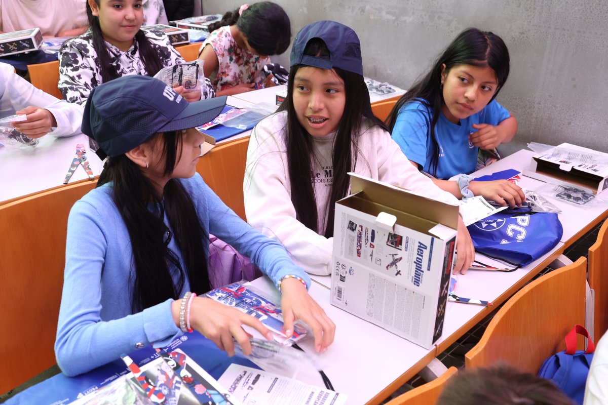 UPCToficial's tweet photo. 🛩️ 150 estudiantes de 6º de Primaria de centros educativos de #SanJavier aprenden sobre #aeronáutica esta semana en la #UPCT en la segunda edición de la iniciativa de #divulgación #PionerosDeLaAviación

📲 https://t.co/0QTQYy5TWY https://t.co/MEluD9PyPo