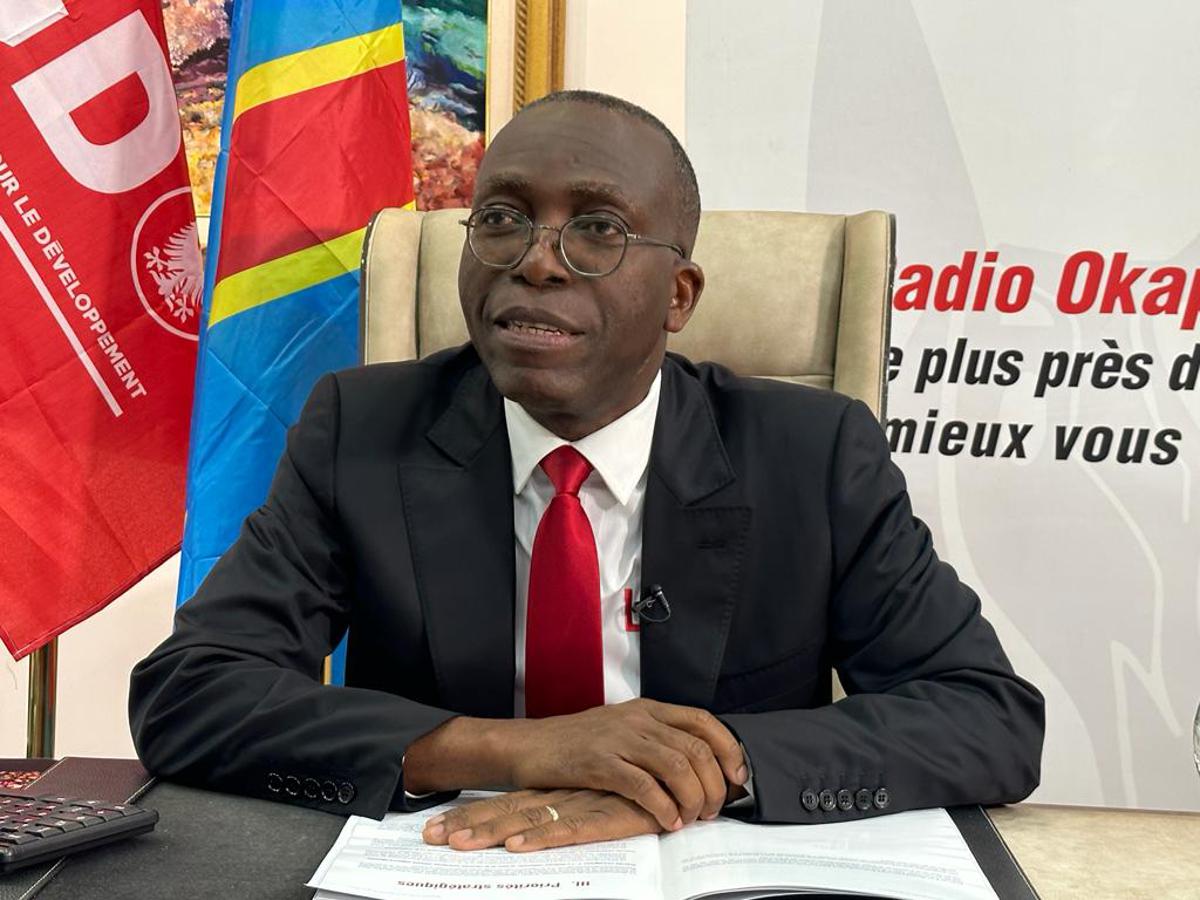 La population congolaise connaît la grandeur de l'homme en cravate rouge, et l'amour qu'il a envers son pays.
Condamner un Député avec ses immunités c'est cracher sur le peuple qui l'a votée.
Vous devez révérer le choix du peuple Maniemien cher <a href="/DieudonnKamule3/">Dieudonné Kamuleta Badibanga</a>