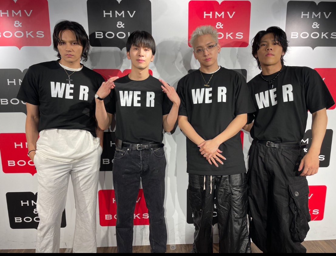 kazuyosee1121's tweet photo. 16日のイベントの時はまこっちゃんが前日に黒い服で統一しよう！って言ってたのに、龍君のパンツだけカーキでいじられてたけど、20日はもう龍くん黒で統一する気全くないのジワる😂😂
@makoto_lo_olzzz
@TAKAHIDE_rmpg_ 
#WER #WER_DAYS #WER_1998 #98年組
#THERAMPAGE @therampagefext https://t.co/oUX0xo6tuh