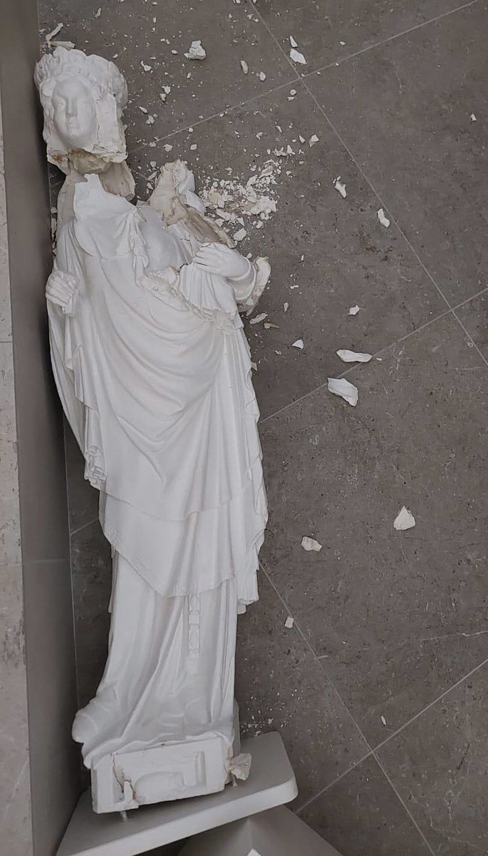 DavidAlaime's tweet photo. 🚨 [INFO FRONTIÈRES] Nouvel acte ANTI-CHRÉTIEN. Cette fois à Clichy où une STATUE a été EXPLOSÉE par terre au sein de l’église Notre-Dame Auxiliatrice. @Frontieresmedia https://t.co/gPyP1uyyWr