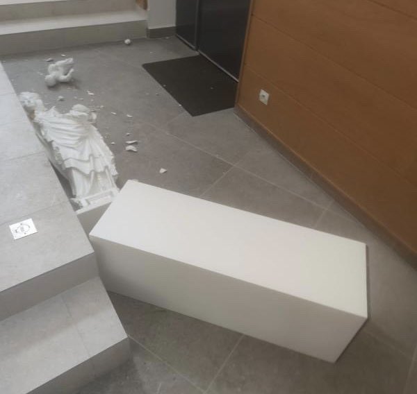 DavidAlaime's tweet photo. 🚨 [INFO FRONTIÈRES] Nouvel acte ANTI-CHRÉTIEN. Cette fois à Clichy où une STATUE a été EXPLOSÉE par terre au sein de l’église Notre-Dame Auxiliatrice. @Frontieresmedia https://t.co/gPyP1uyyWr