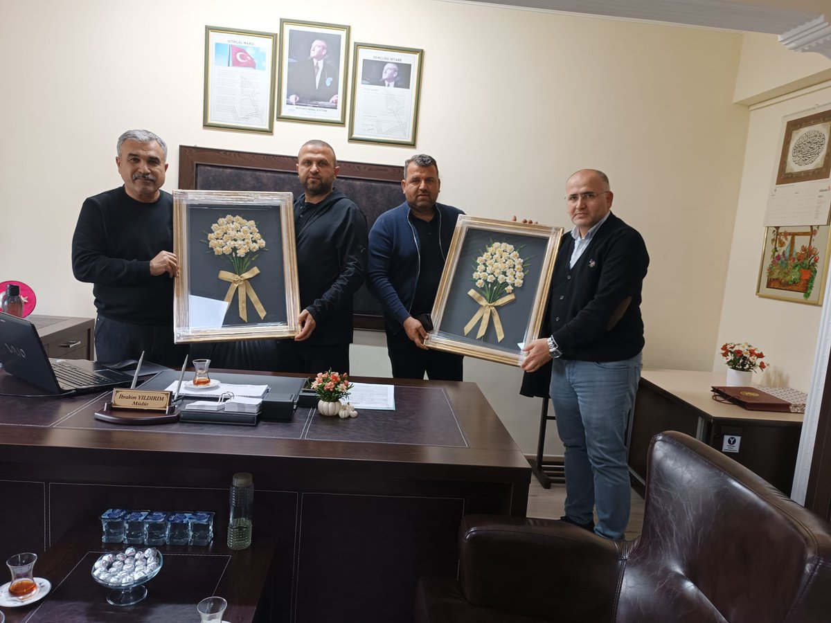 'Motorlu Taşıtlar Sürücü Direksiyon Eğitimi Kursu'nun uygulamasında kurumumuza desteklerini esirgemeyen Ekrem KASMUŞ ve Bahadır KASMUŞ kardeşlere teşekkür ederiz.