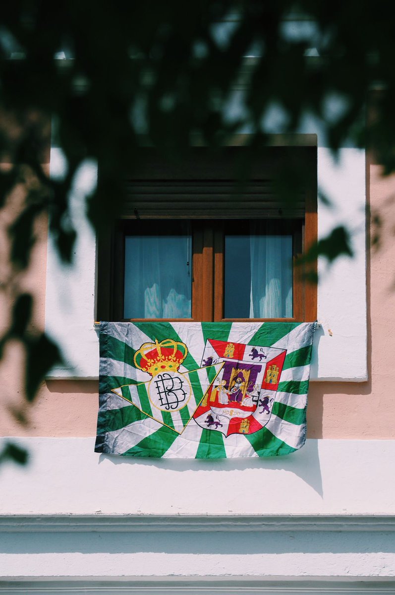 GolSur1907's tweet photo. 🇳🇬𝐁𝐀𝐍𝐃𝐄𝐑𝐀𝐒 𝐀𝐋 𝐀𝐈𝐑𝐄…
Ante la cita histórica que viviremos en una semana, animamos a todos los Béticos, sean de donde sean, a engalanar las ventanas y balcones de la ciudad con la bandera del @RealBetis.
…𝐘 𝐐𝐔𝐄 𝐑𝐔𝐉𝐀𝐍 𝐋𝐀𝐒 𝐆𝐀𝐑𝐆𝐀𝐍𝐓𝐀𝐒🇳🇬

#BetisAlé https://t.co/SMzxRNLQJW