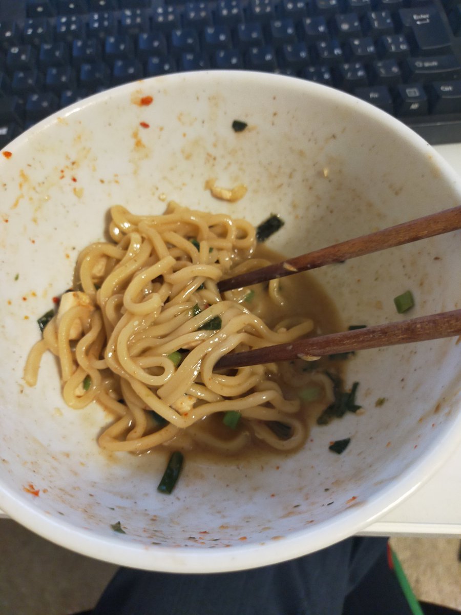 tforce_7171's tweet photo. 今まで棒ラーメン使ってたけどさすがに全然違うわ https://t.co/XkFDOtXu79