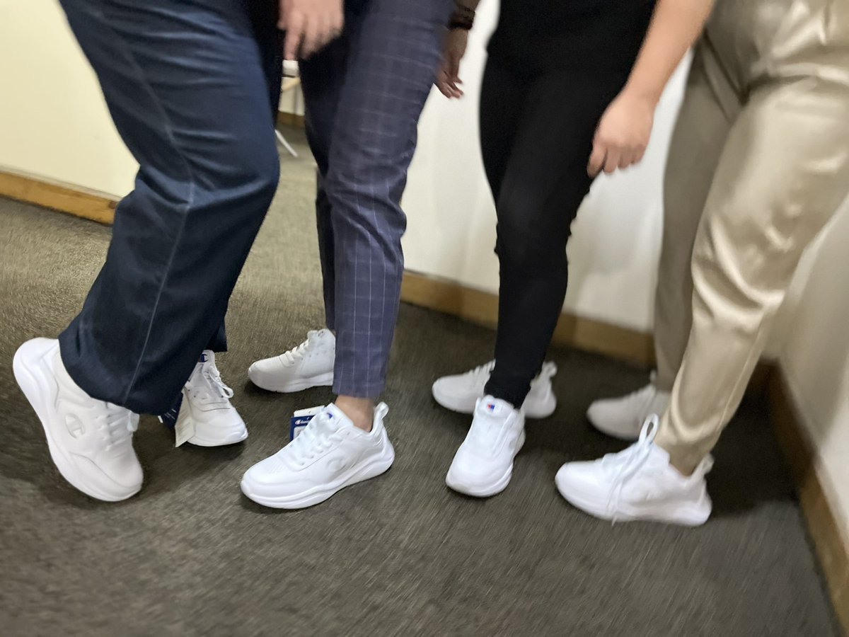 bangster_12's tweet photo. Late update but thank you @thevivishoppe your trusted budol partner 🥰🥰🥰 our company running club members are happy 🥰🥰🥰 https://t.co/6dG62FTfpo