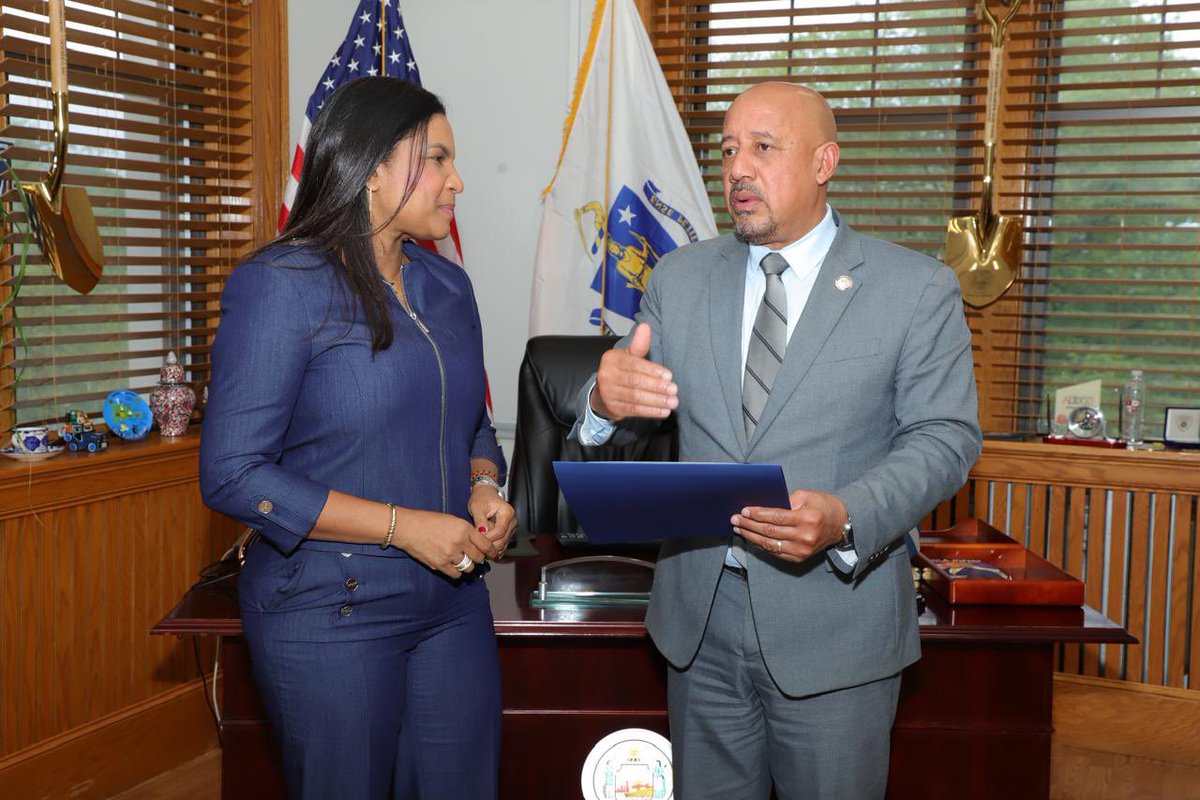 La periodista y miembro suplente de la (JCE) Anibelca Rosario fue reconocida  por la Alcaldia de Lawrence, Massachusetts Lawrence,  por su trayectoria  ética, responsable y  su compromiso con la institucionalidad y el fortalecimiento del sistema  Electoral  dominicano.