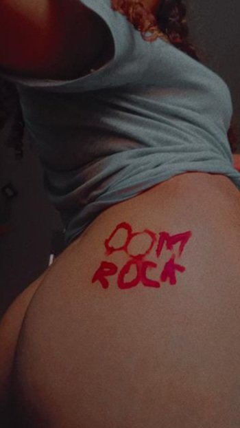 Comigo é assim 
Eu mando as subs obedecem