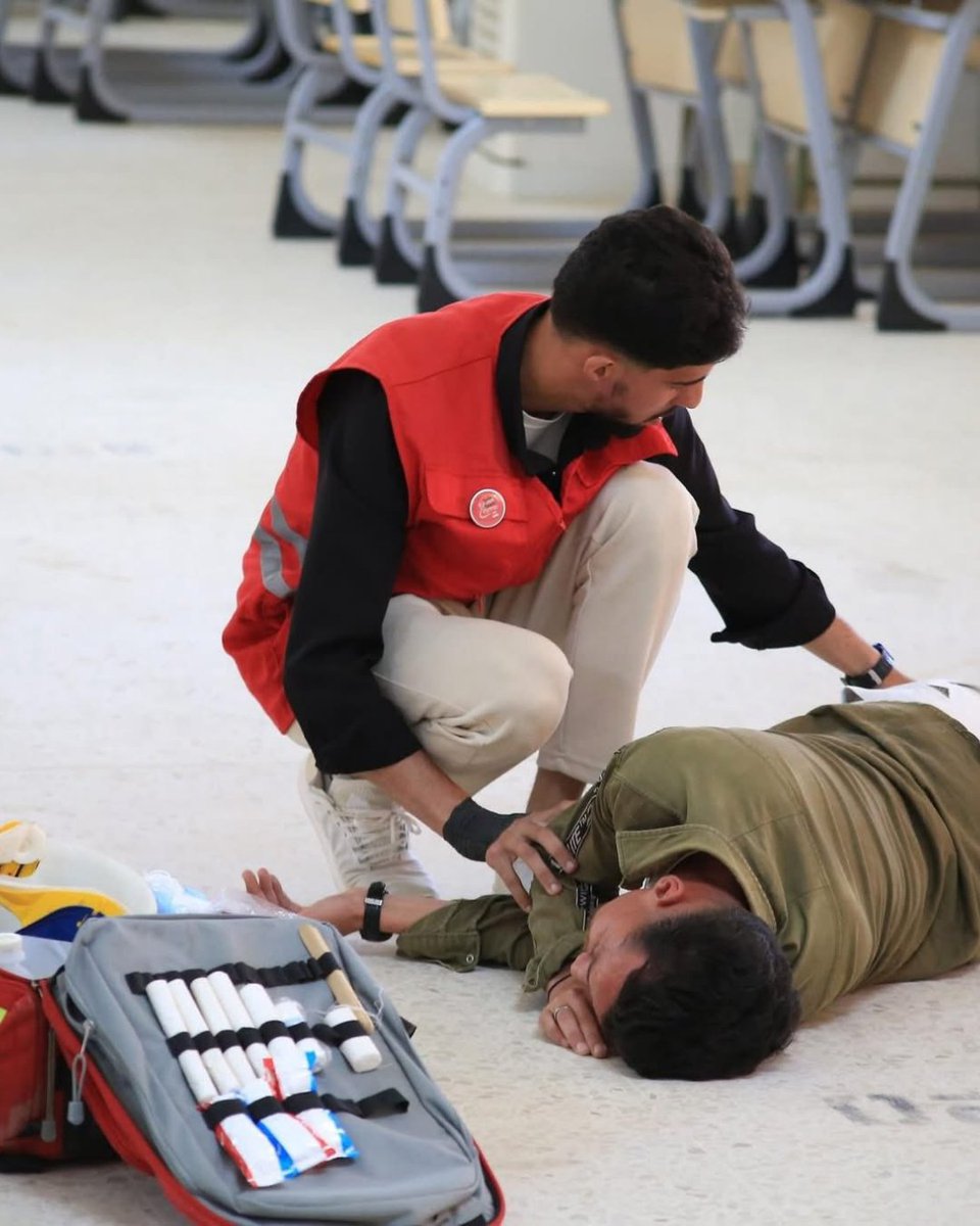 IFRC_MENA's tweet image. As part of its ongoing commitment to community empowerment, the Tripoli branch of the @LibyaRC took part in an event organized by the Student Union of the Faculty of Pharmacy at the University of Tripoli.

The team delivered a series of awareness and training workshops for…